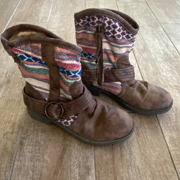 Roxy Faux Leather Cotton Ankle Boot - Picture 2 of 7